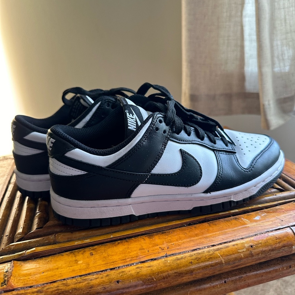 Nike women’s panda dunks